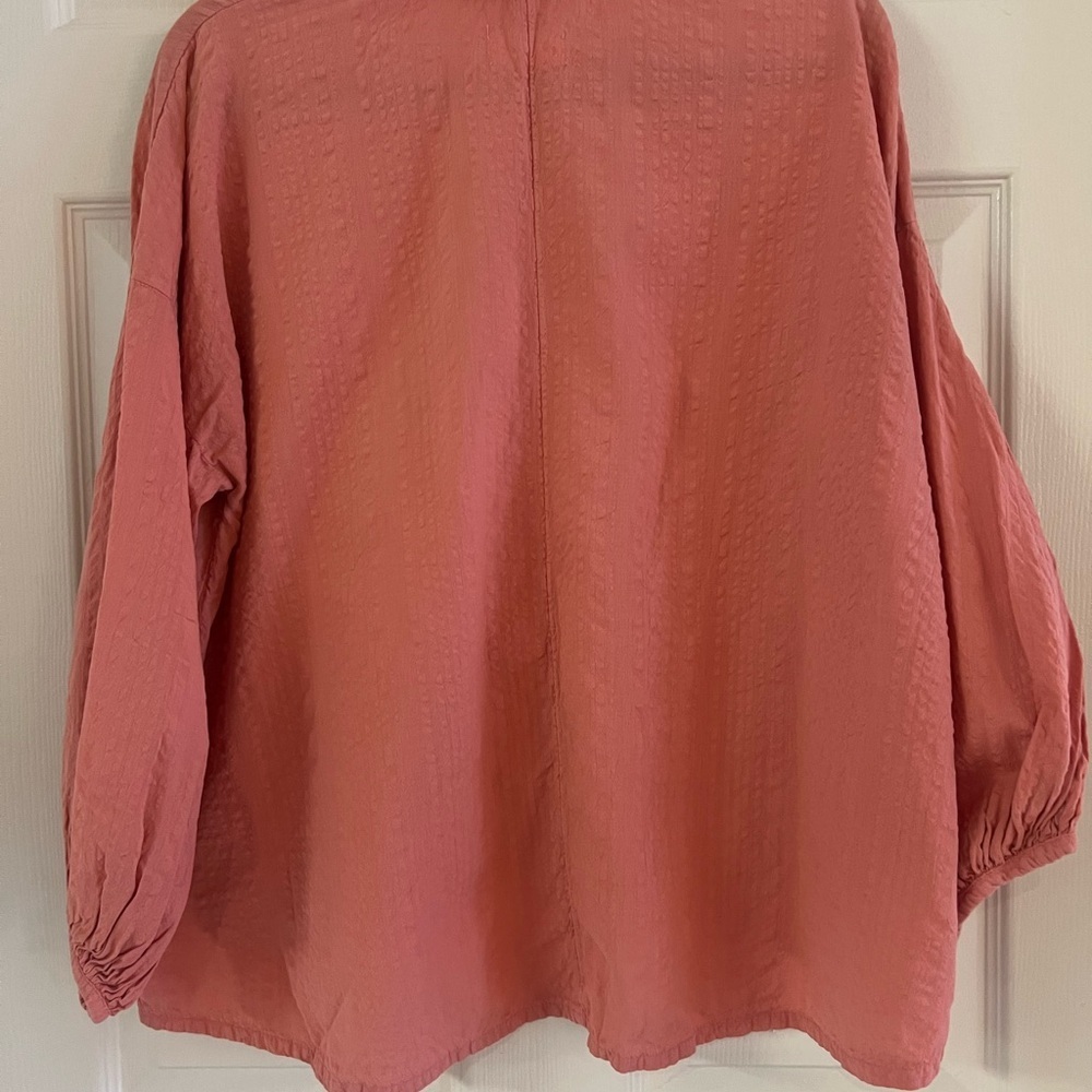 Lou & Grey salmon colored v neck cotton blouse. EUC. Size small. - Picture 7 of 9